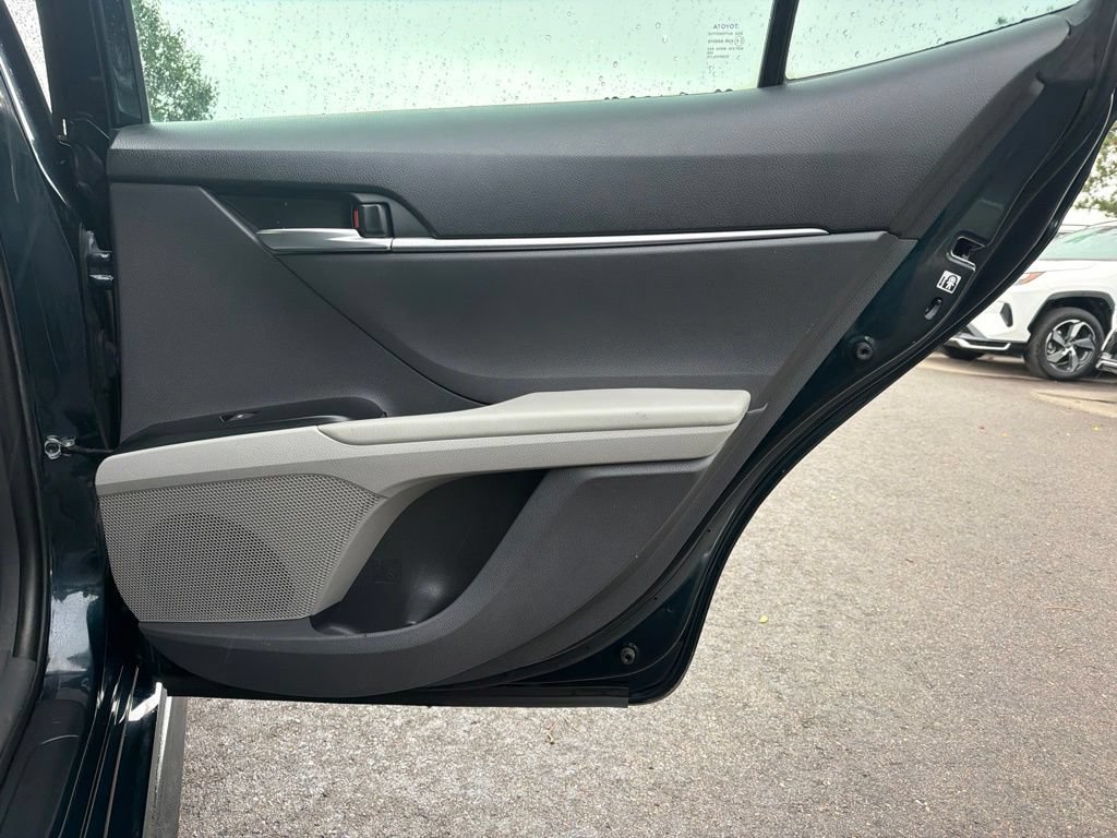 Used 2019 Toyota Camry SE FWD image 14