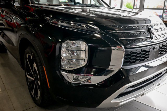 Used 2024 Mitsubishi Outlander SEL Black Edition image 10