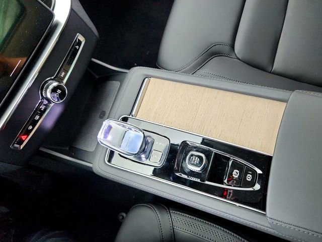 New 2025 Volvo XC90 B6 Plus w/ Protection Package Premier image 22