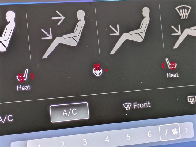 Certified 2024 Chrysler Pacifica Select image 27