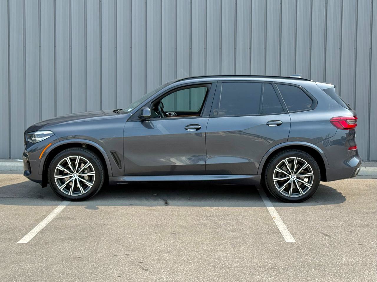 Used 2019 BMW X5 xDrive40i w/ M Sport Package AWD/4WD image 8