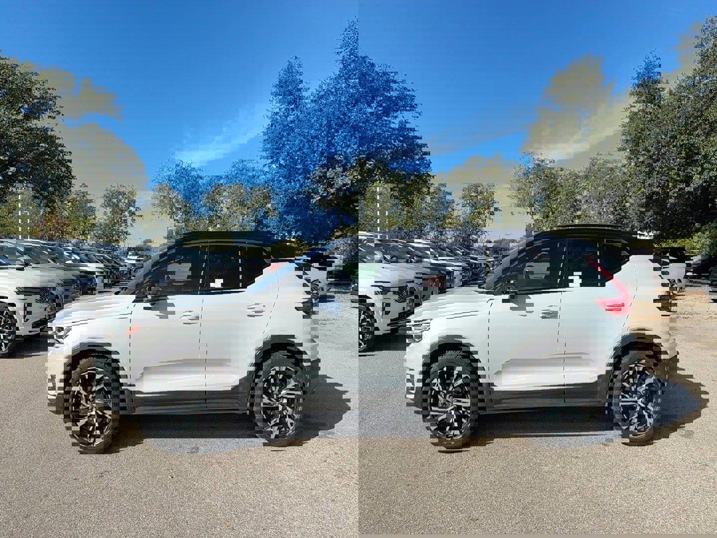 Used 2021 Volvo XC40 T5 R-Design w/ Protection Package Premier image 3