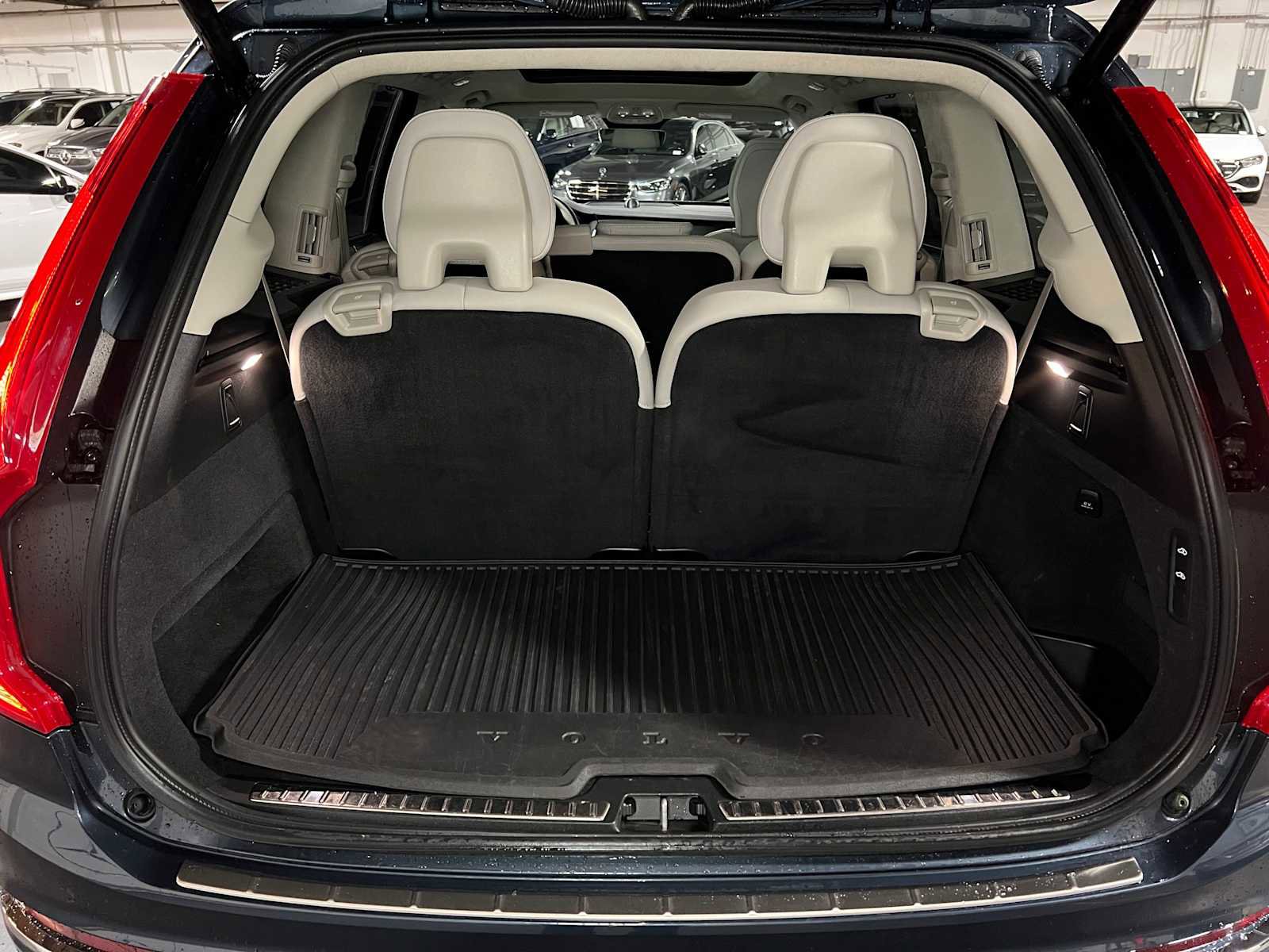Used 2024 Volvo XC90 B6 Ultimate w/ Lounge Package image 16