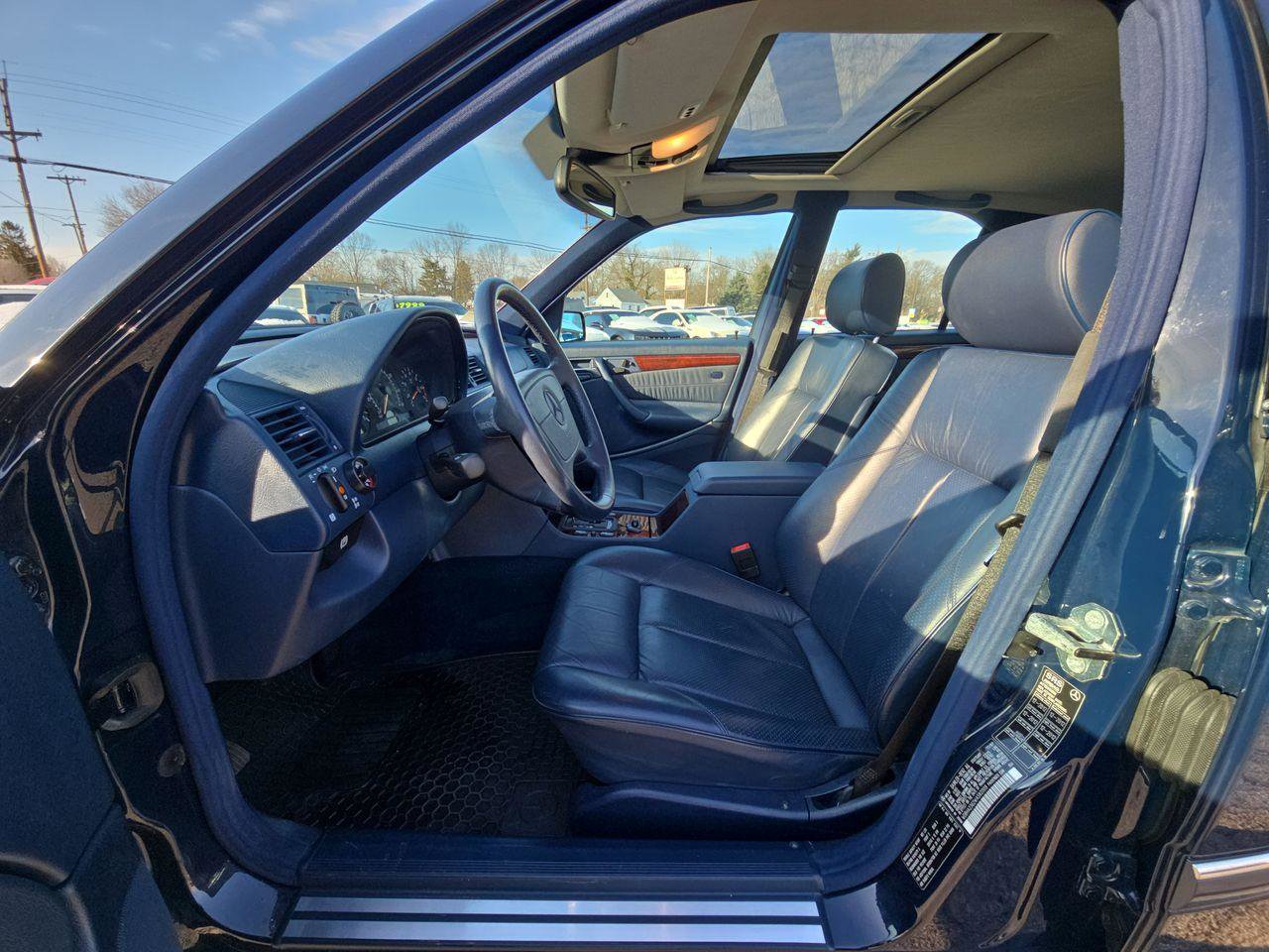 Used 1998 Mercedes-Benz C 230 image 3