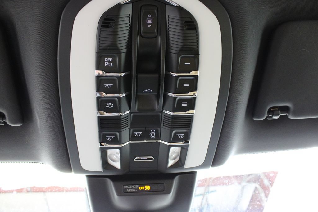 Used 2021 Porsche Macan S AWD/4WD image 33