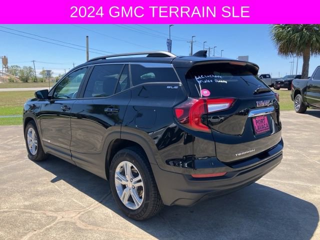 Used 2024 GMC Terrain SLE w/ Driver Convenience Package FWD image 5