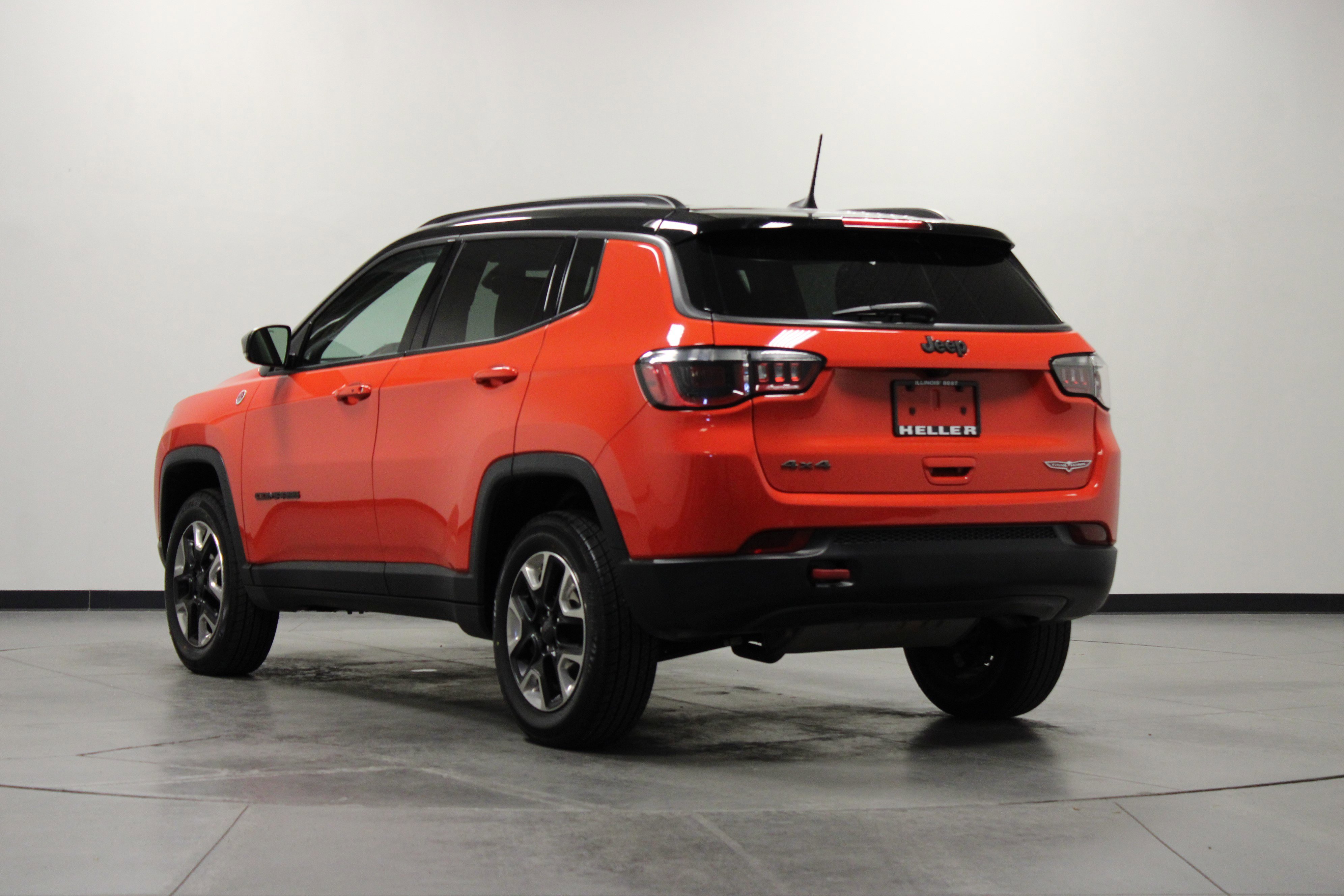 Used 2017 Jeep Compass Trailhawk w/ Leather Interior Group AWD/4WD image 6
