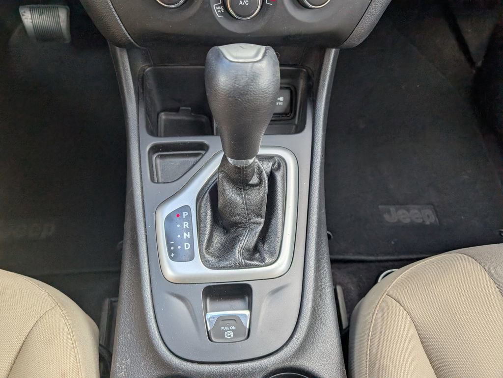 Used 2018 Jeep Cherokee Latitude FWD image 22