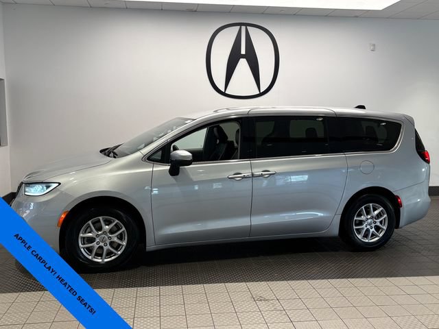 Used 2023 Chrysler Pacifica Touring-L FWD image 3
