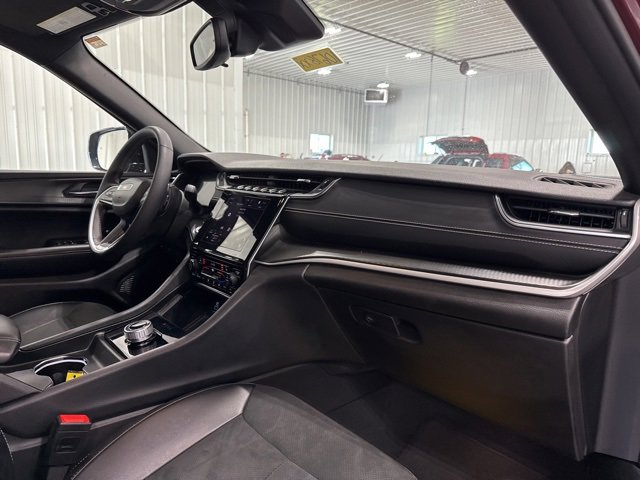 Used 2024 Jeep Grand Cherokee Altitude image 33