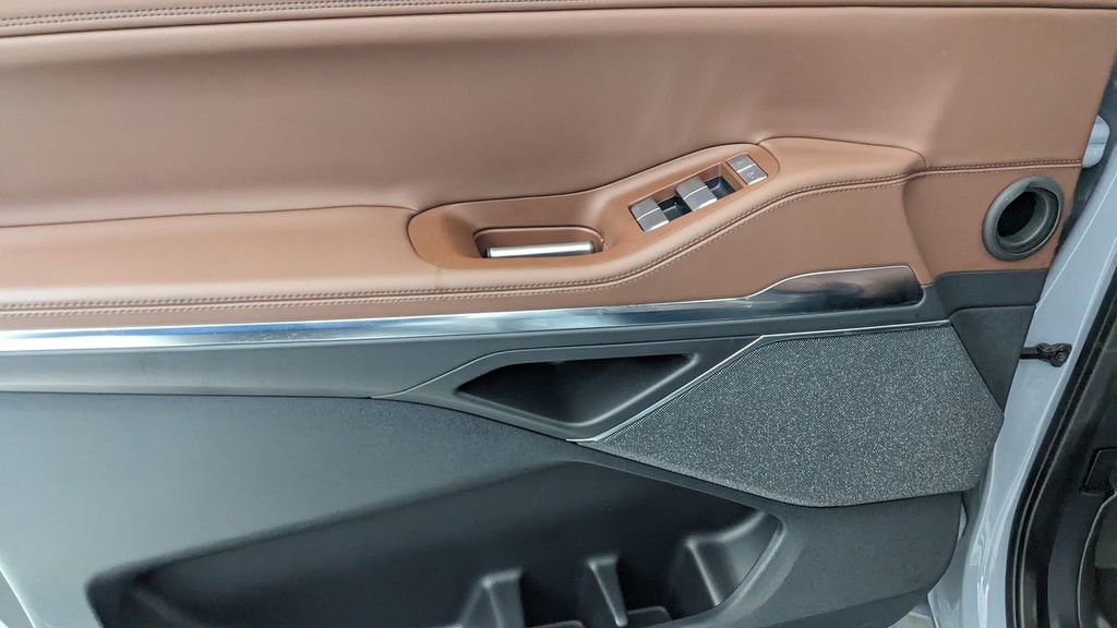 Used 2025 Lincoln Navigator Reserve image 26