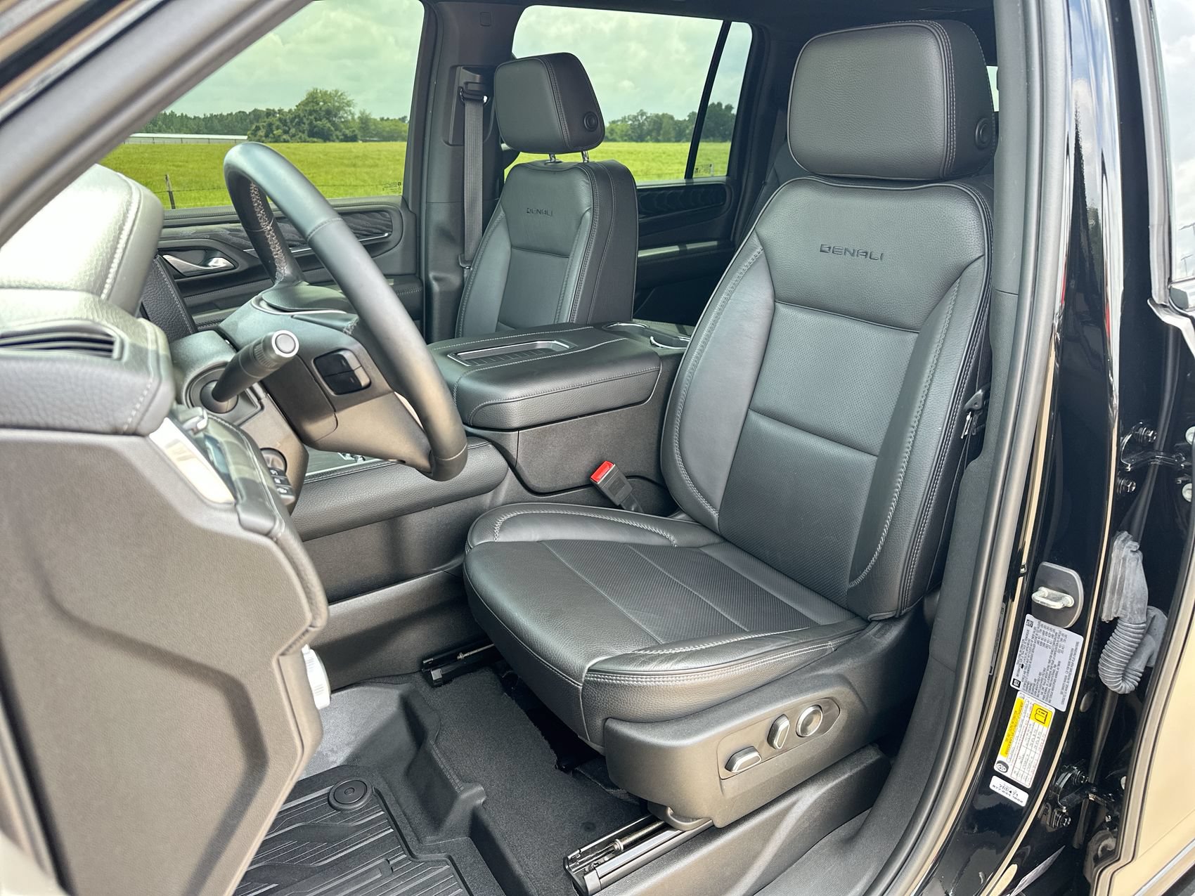 Used 2023 GMC Yukon XL Denali w/ LPO, Floor Liner Package AWD/4WD image 11