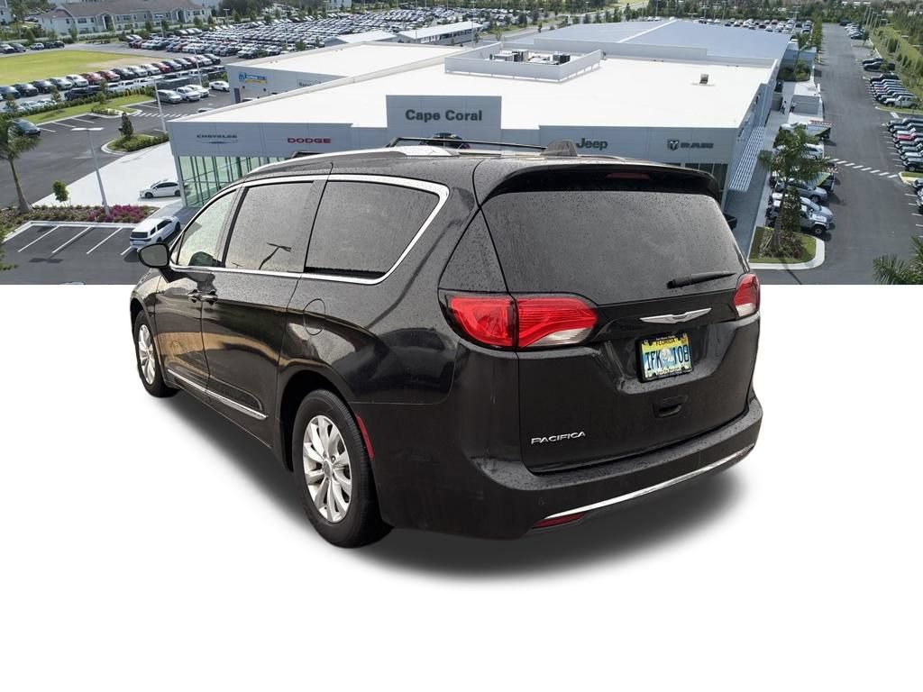 Used 2018 Chrysler Pacifica Touring-L FWD image 4