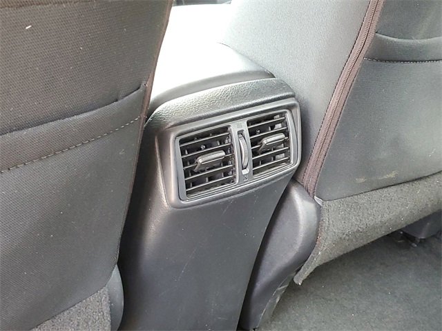 Used 2018 Nissan Rogue S image 5