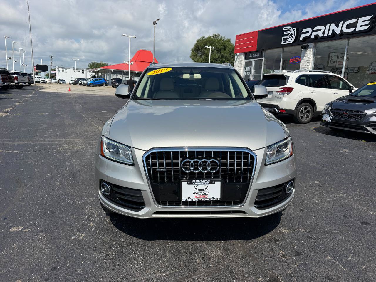 Used 2017 Audi Q5 2.0T Premium Plus w/ Technology Package AWD/4WD image 2