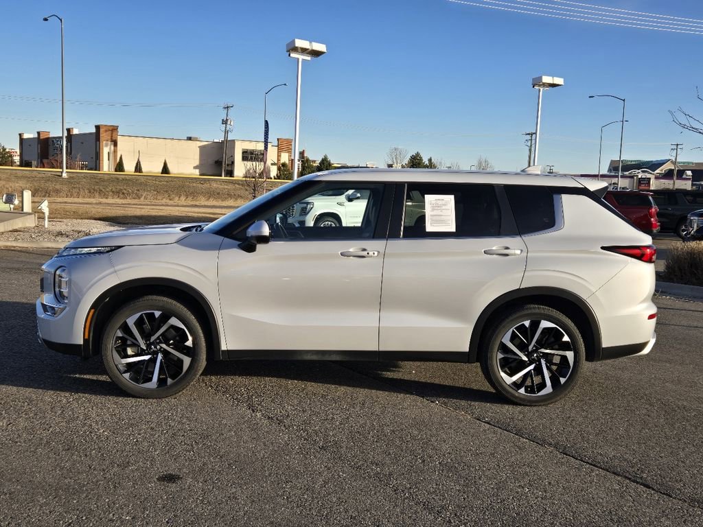 Used 2024 Mitsubishi Outlander SE image 42