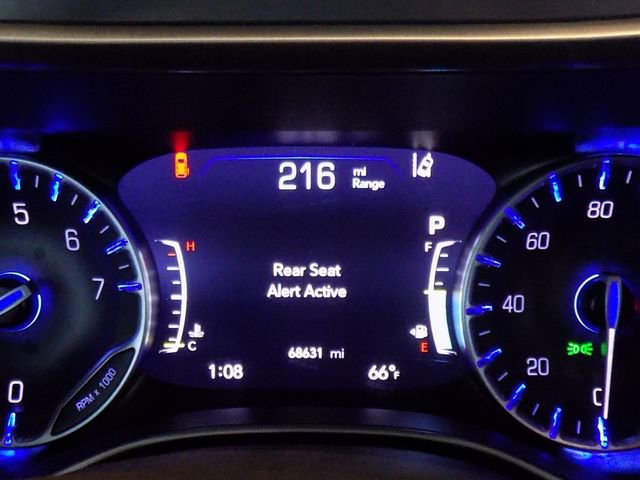 Used 2024 Chrysler Pacifica Touring-L image 15