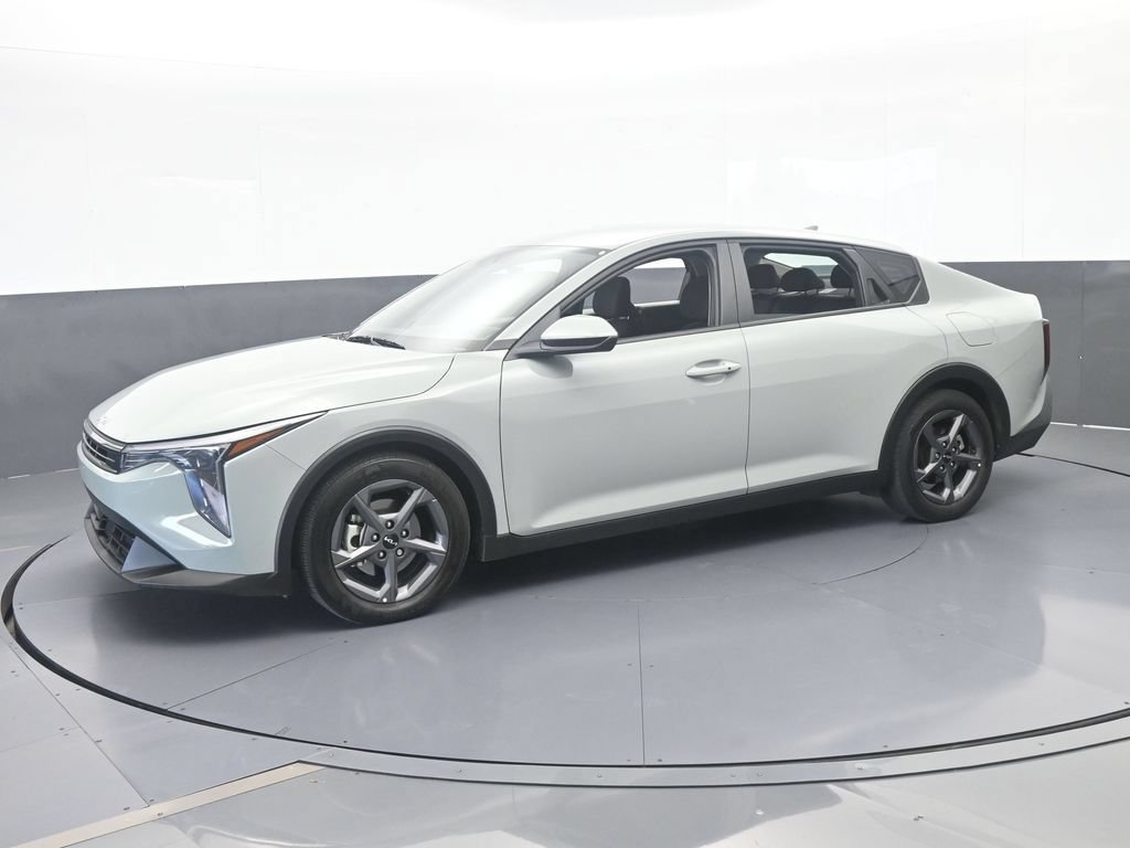 Used 2025 Kia K4 FWD image 2