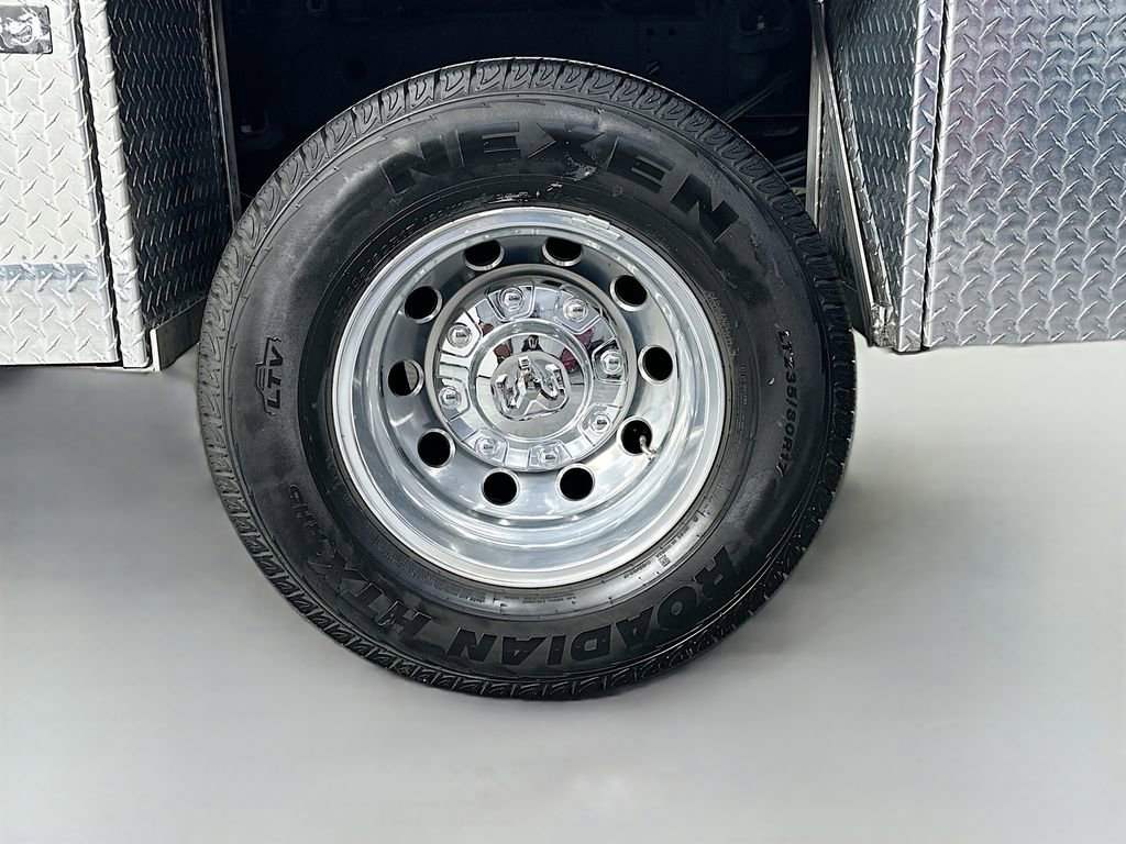 Used 2025 RAM 3500 Tradesman w/ Chrome Appearance Group AWD/4WD image 32