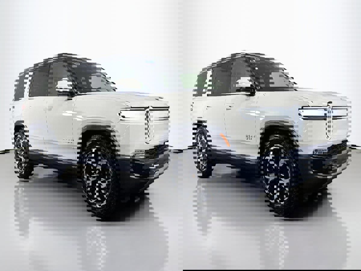 Used 2024 Rivian R1S Adventure image 3