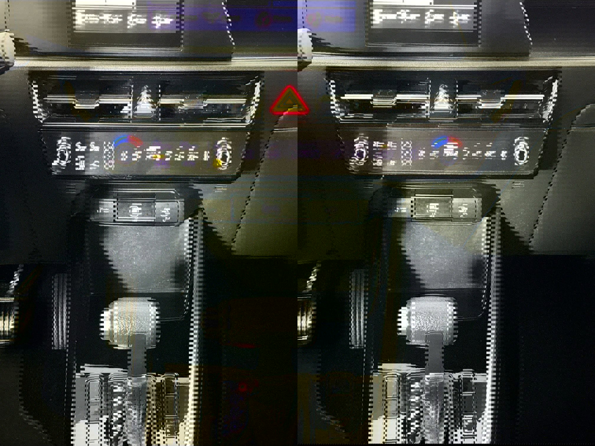 Used 2023 Kia Niro LX image 26