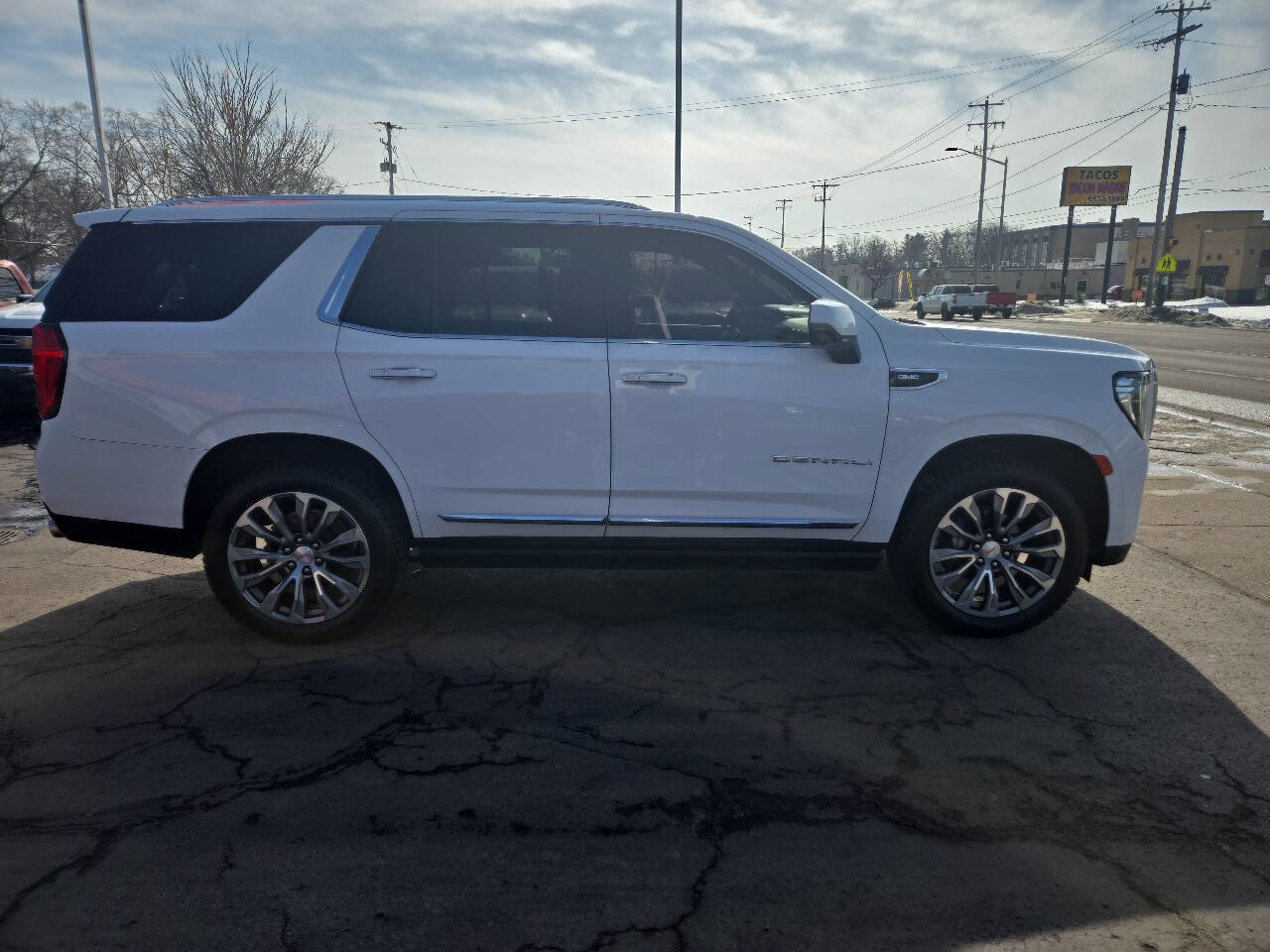 Used 2021 GMC Yukon Denali w/ Denali Premium Package image 5