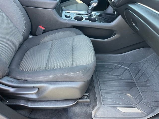 Used 2023 Chevrolet Traverse LT w/ Rear Camera Mirror Package image 14