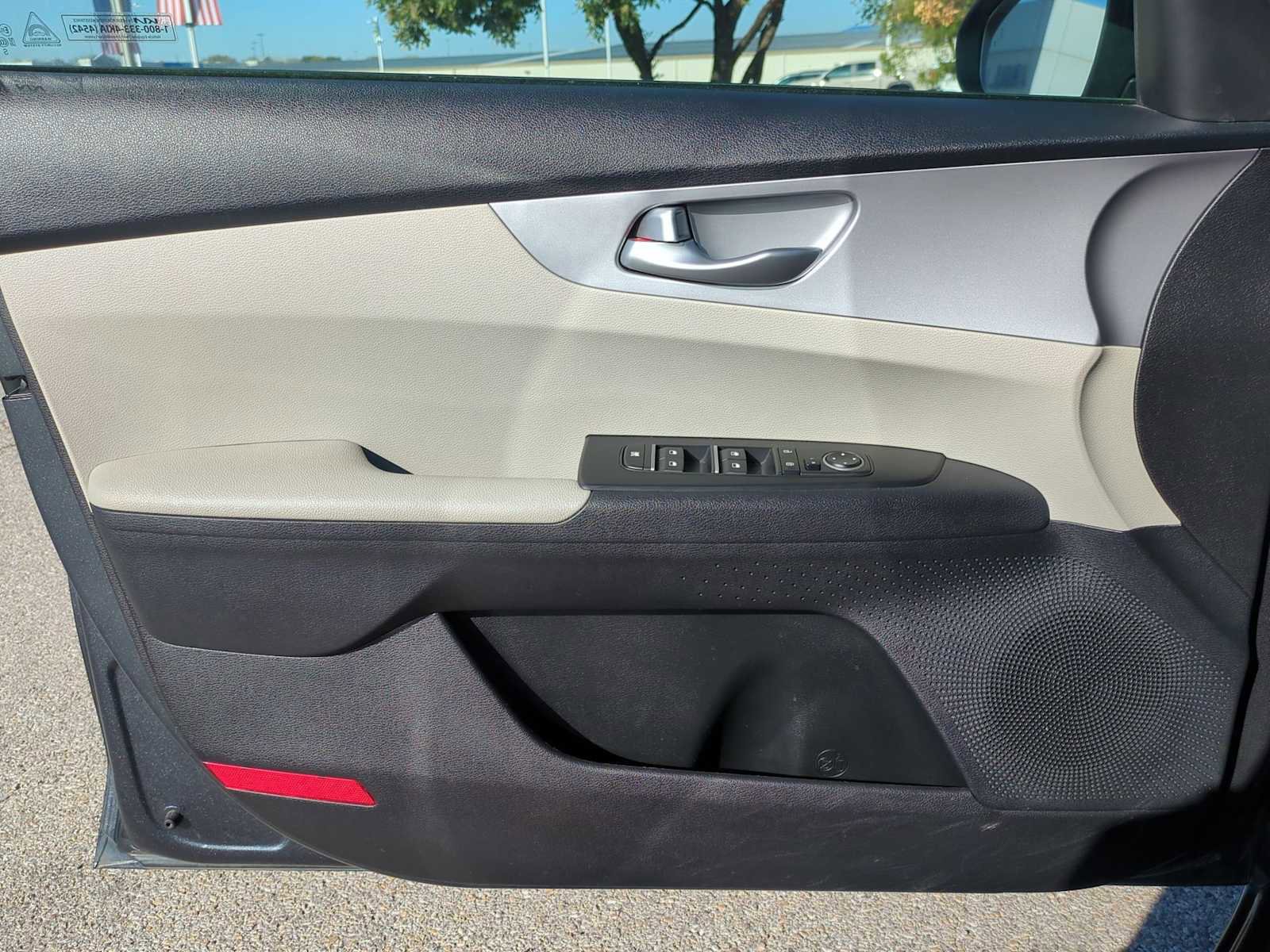 Used 2023 Kia Forte LXS w/ LXS Technology Package image 19