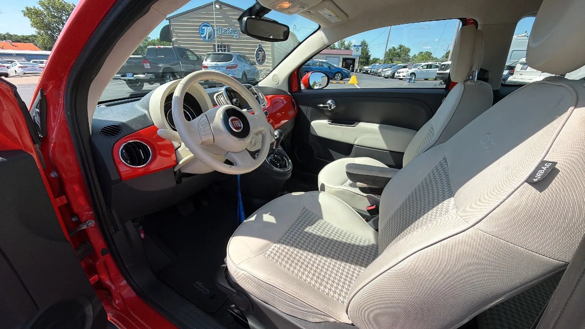 Used 2018 FIAT 500 Pop FWD image 2