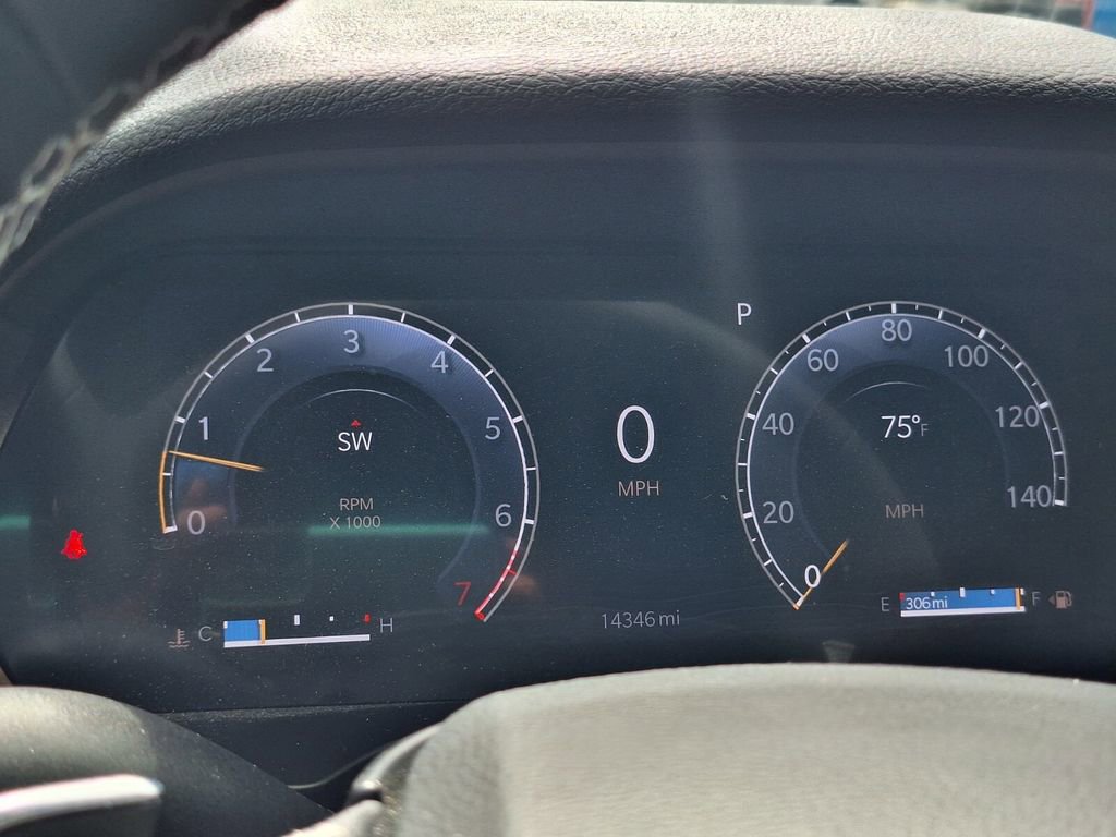 Used 2025 Jeep Grand Cherokee L Laredo image 15