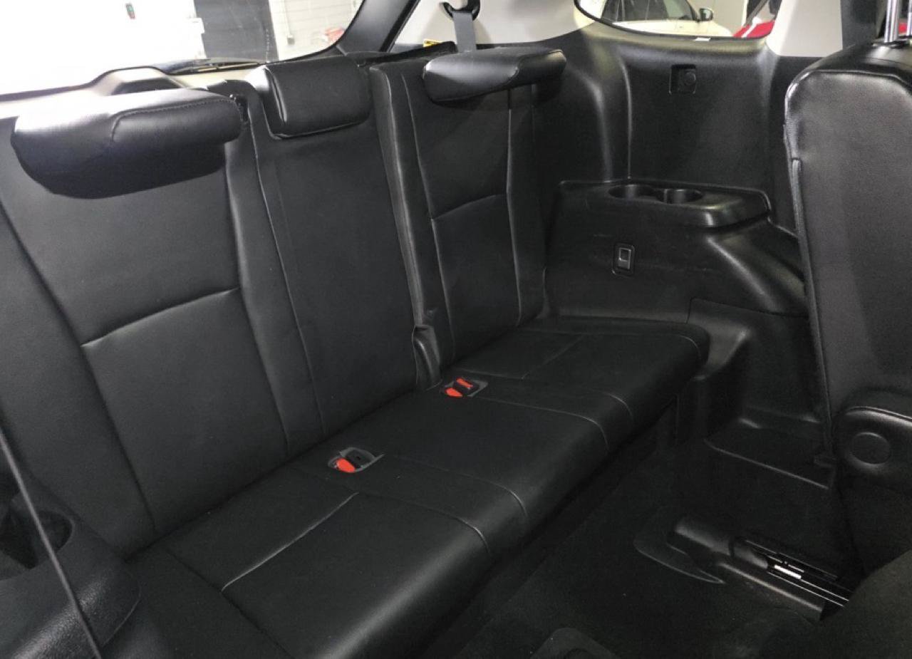 Used 2022 Toyota Highlander XLE AWD/4WD image 14