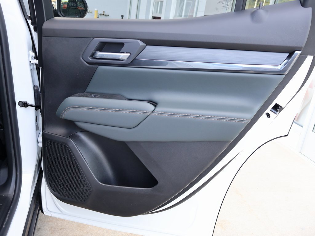 New 2026 GMC Terrain AT4 w/ LPO, Black Badging Package image 32