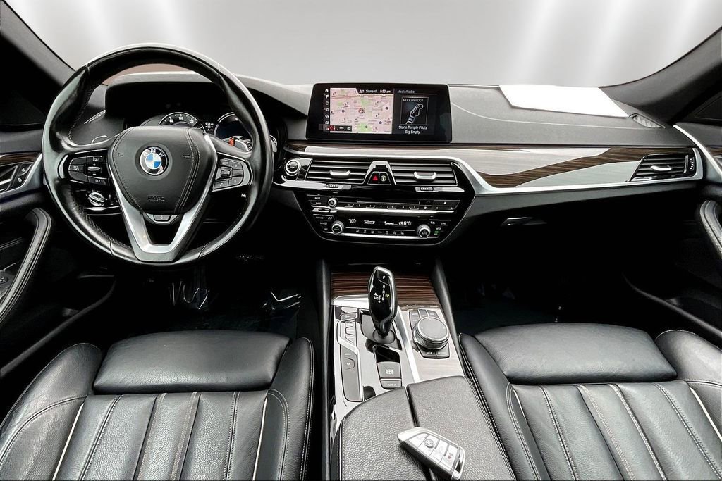 Used 2019 BMW 530e xDrive w/ Convenience Package image 7