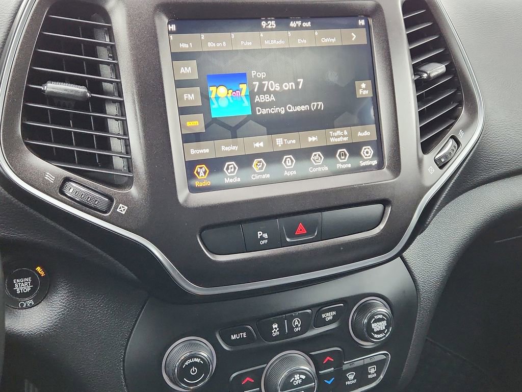 Used 2019 Jeep Cherokee Trailhawk w/ Cold Weather Group image 18