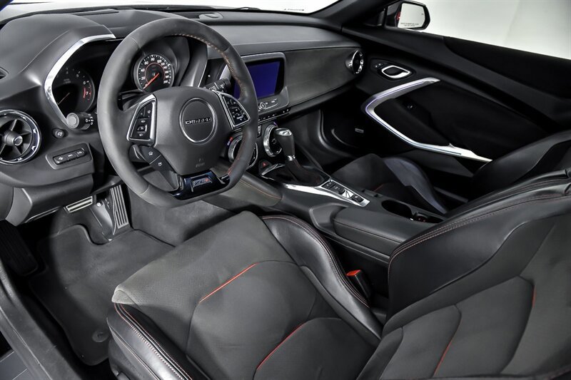 Used 2019 Chevrolet Camaro ZL1 RWD image 21