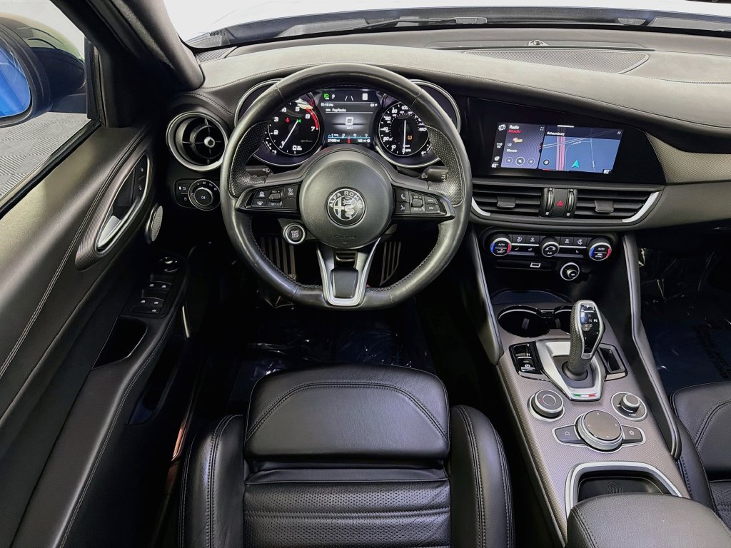 Used 2022 Alfa Romeo Giulia Veloce AWD/4WD image 24