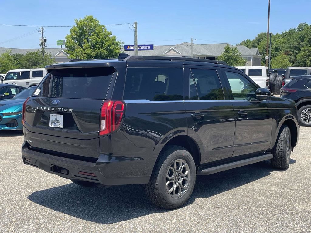 New 2026 Ford Expedition Active RWD image 3