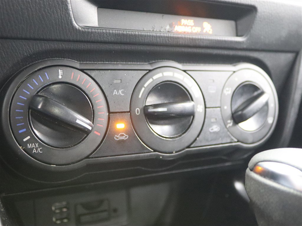 Used 2018 MAZDA MAZDA3 Sport FWD image 23