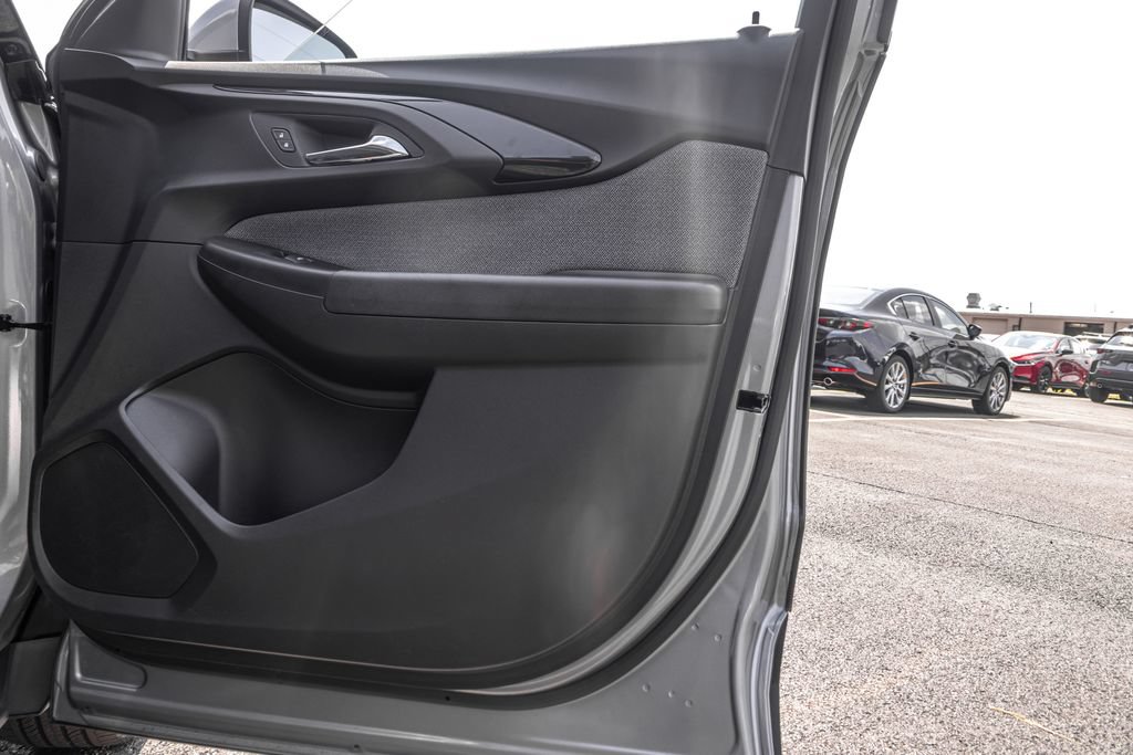Used 2023 Chevrolet TrailBlazer LT FWD image 33