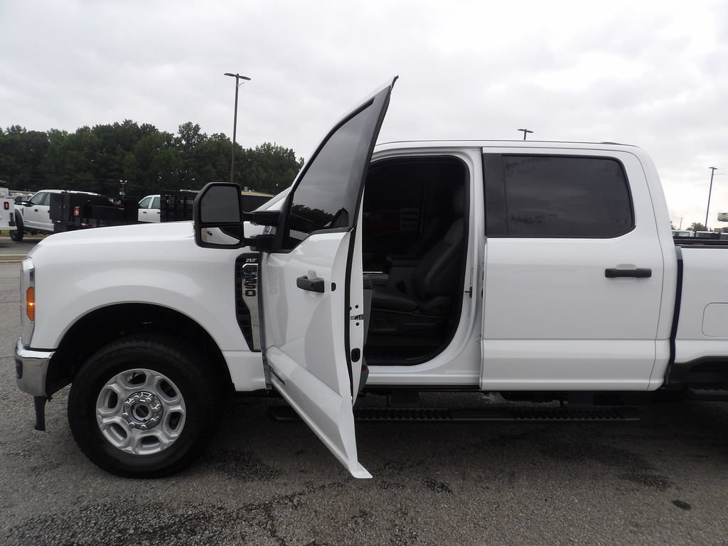Used 2025 Ford F250 XLT w/ FX4 Off-Road Package AWD/4WD image 13