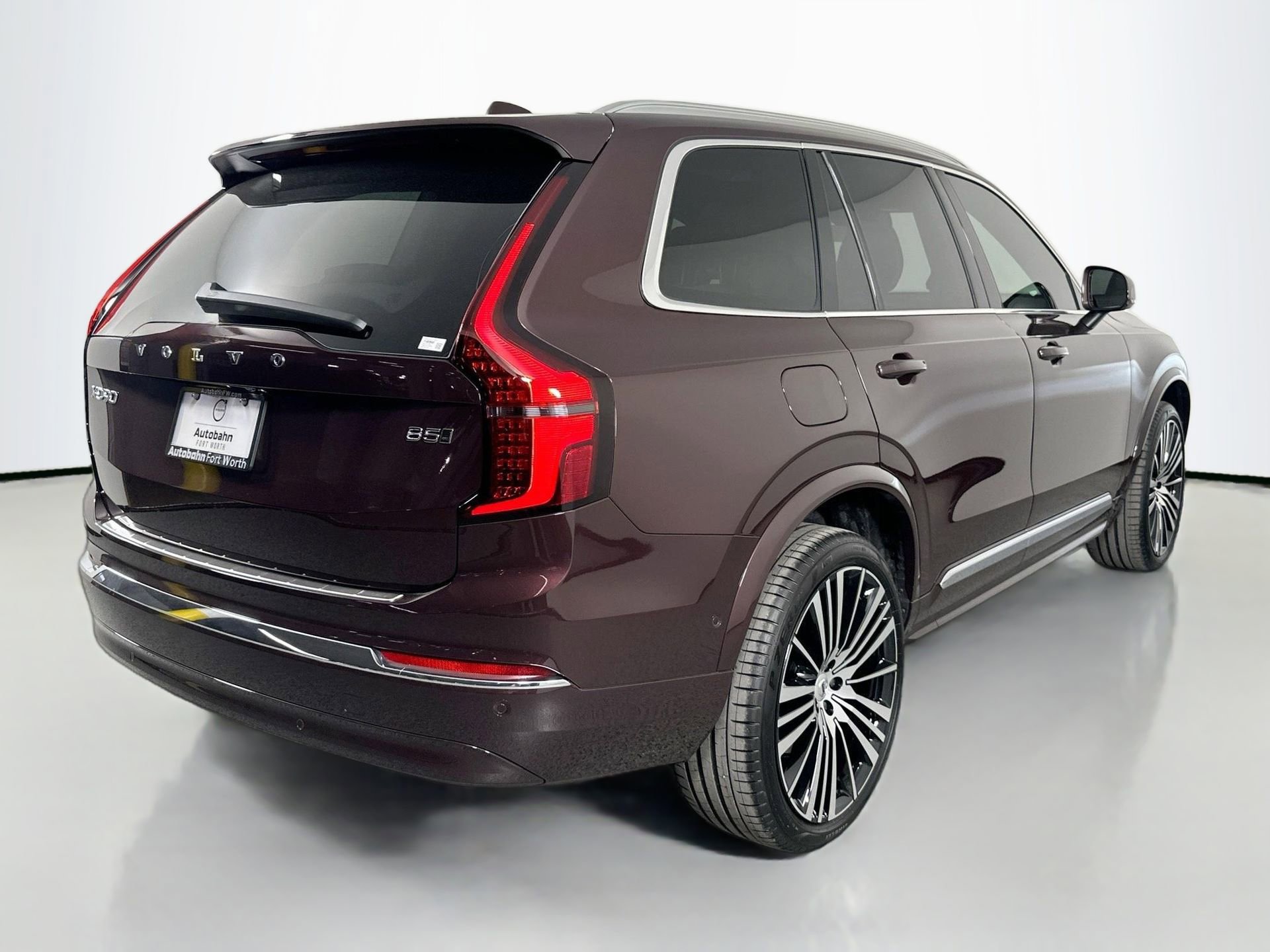 New 2026 Volvo XC90 B5 Plus w/ Protection Package Premier AWD/4WD image 5