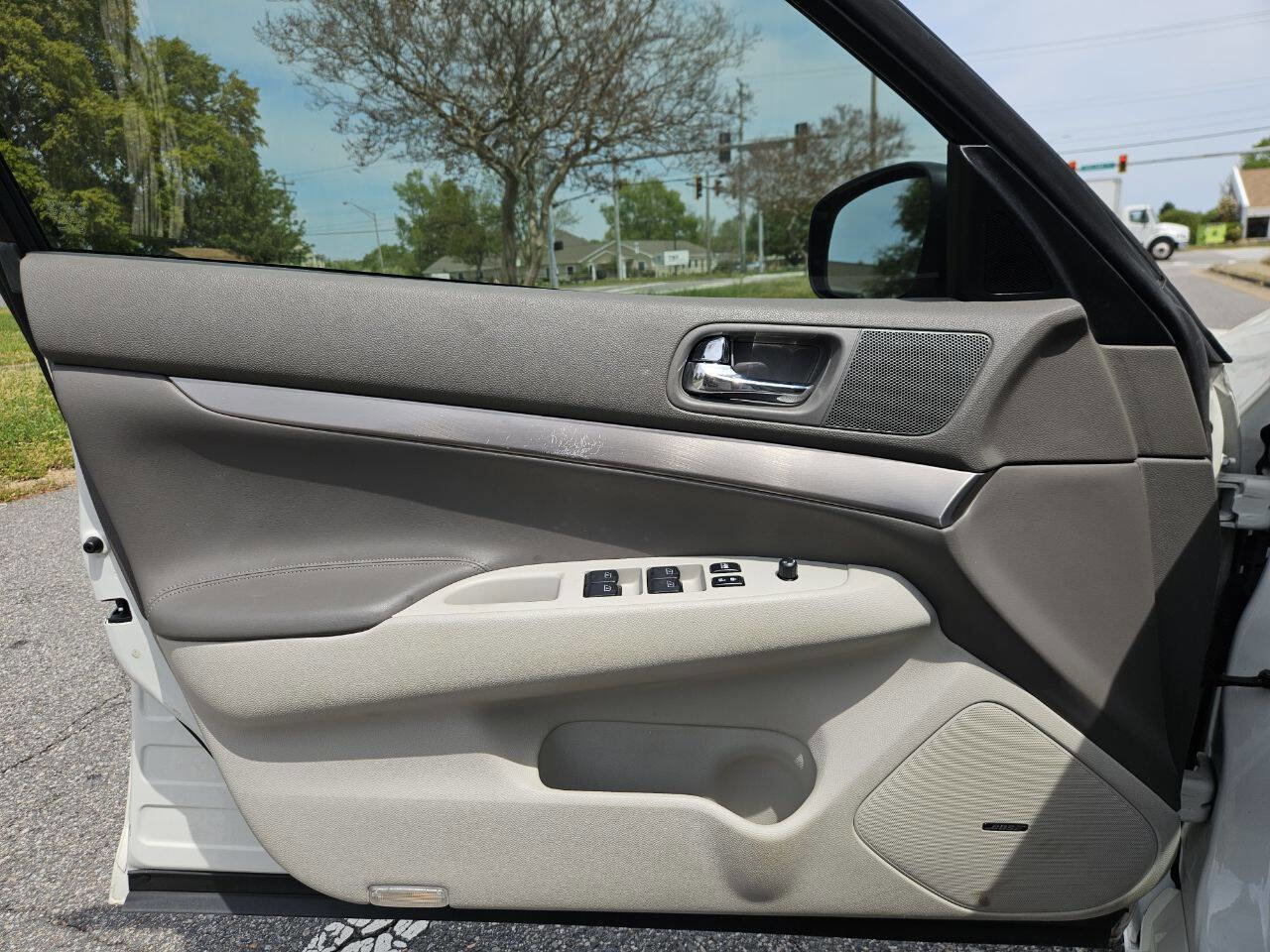 Used 2015 INFINITI Q40 AWD w/ Navigation Package image 12