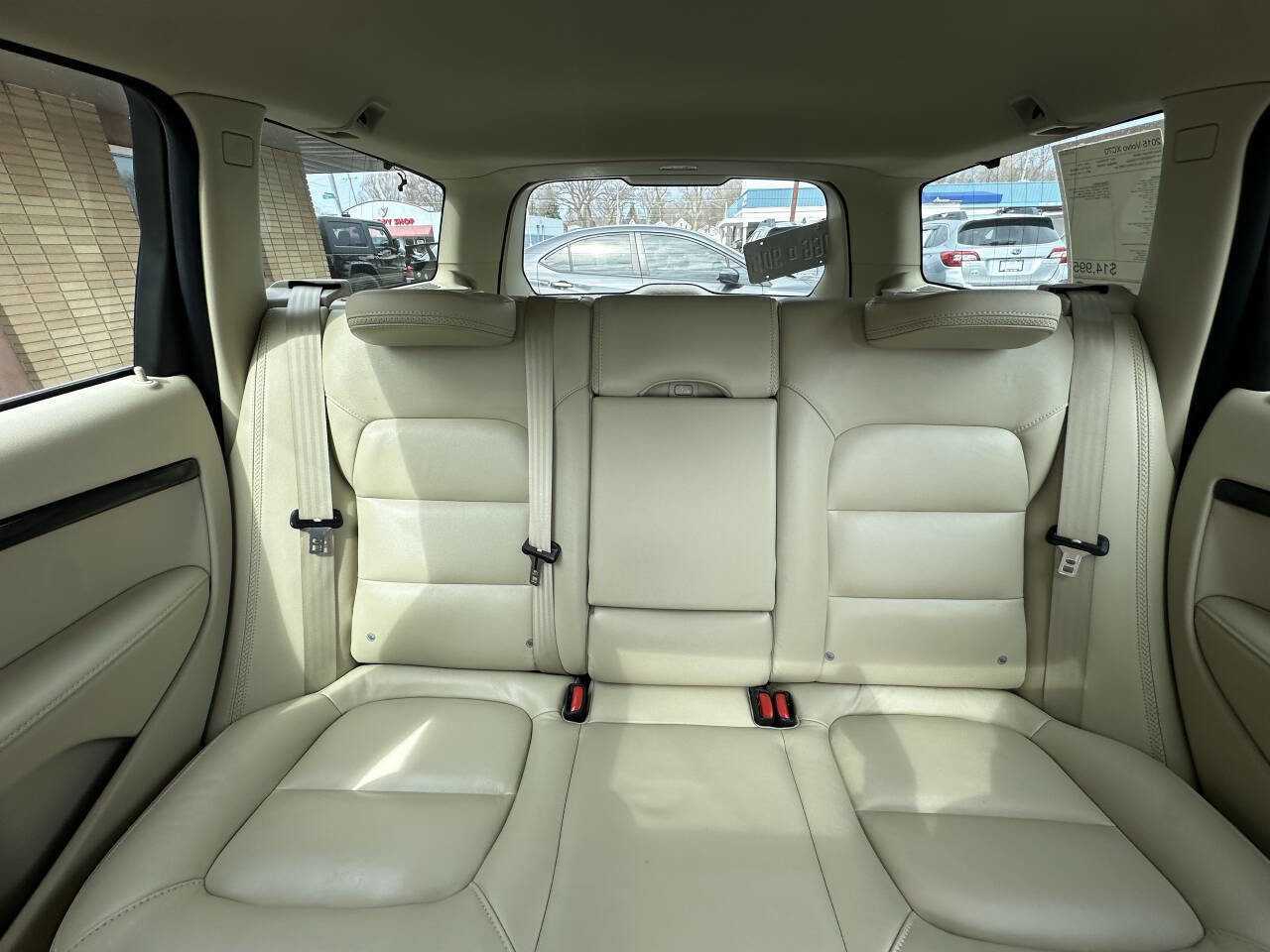 Used 2015 Volvo XC70 T6 Platinum w/ Protection Package image 18