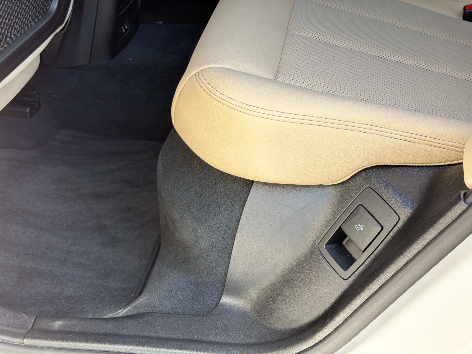 Used 2023 BMW X3 sDrive30i w/ Premium Package RWD image 12