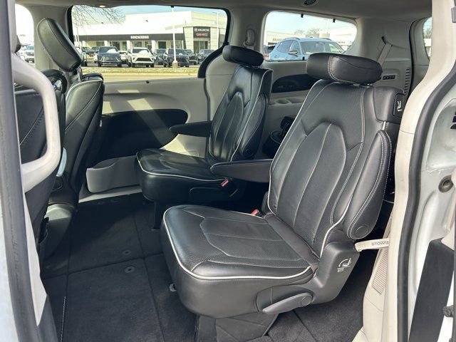 Used 2022 Chrysler Pacifica Limited w/ Uconnect Theater Family Group AWD/4WD image 24