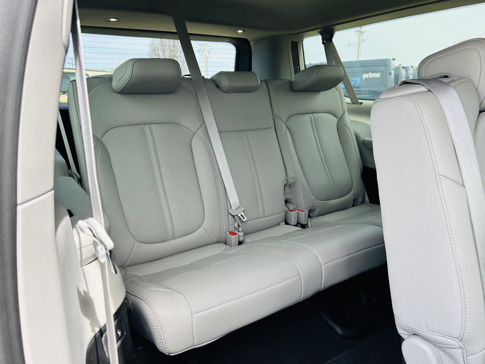 Used 2024 Jeep Wagoneer L 4WD w/ HD Trailer Tow Package image 34