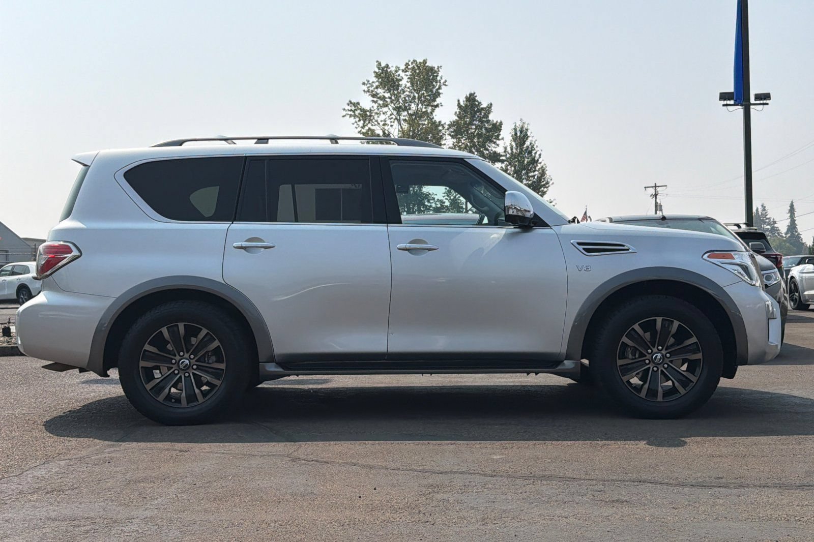 Used 2017 Nissan Armada Platinum w/ Interior Lighting Package AWD/4WD image 2