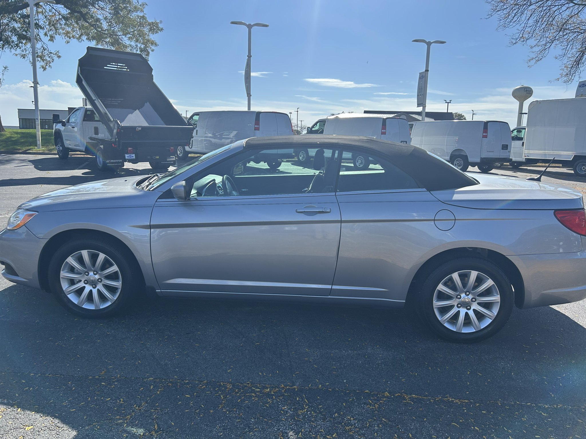 Used 2014 Chrysler 200 Touring w/ Cold Weather Group FWD image 4
