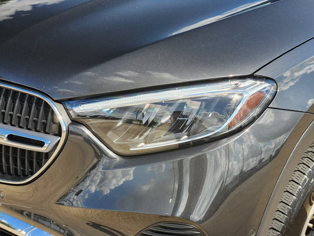 Used 2024 Mercedes-Benz GLC 300 4MATIC image 9