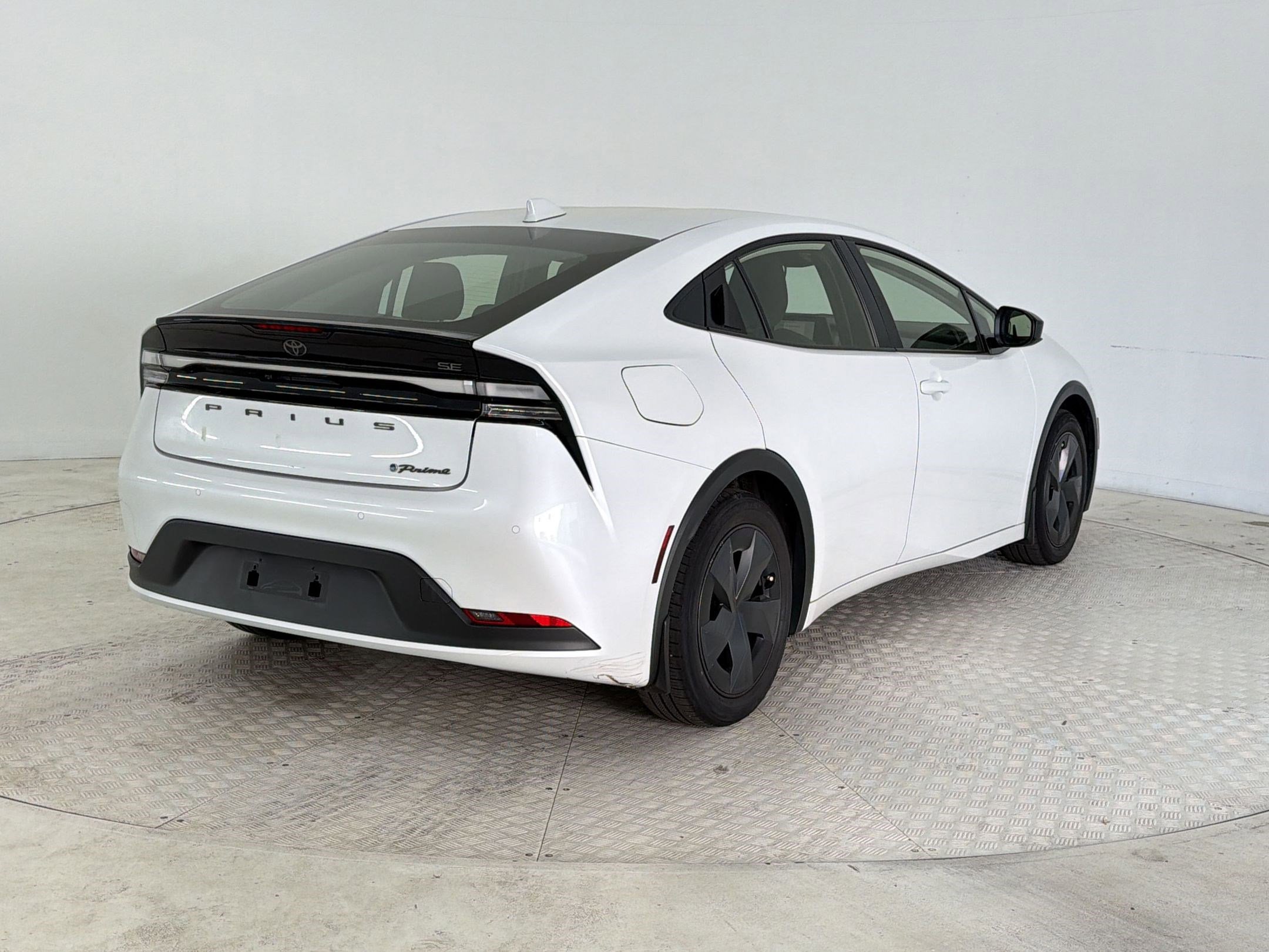 Used 2024 Toyota Prius Prime SE FWD image 9